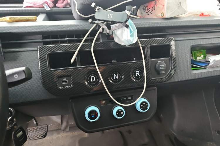 Used Farizon Xingxiang V 2022 Xingxiang V6E Long Wheelbase Guoxuan 41.93 kWh Audio And AC Panel