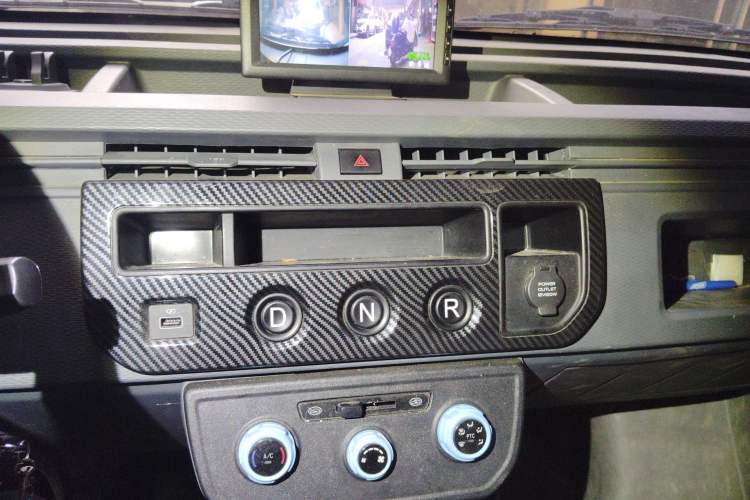 Used Farizon Xingxiang V 2022 Star Enjoy V5E Value Edition Short Wheelbase Guoxuan 38.7 kWh Audio And AC Panel