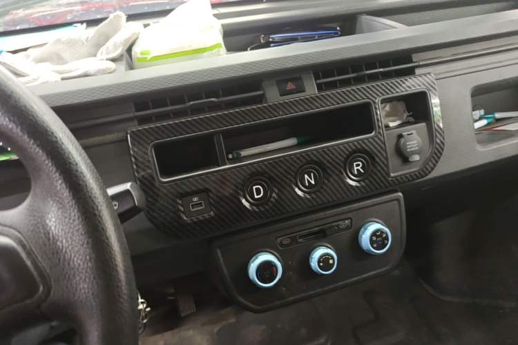 Used Farizon Xingxiang V 2022 Star Enjoy V6E Value Edition Long Wheelbase Ningde – 41.86 kWh Audio And AC Panel
