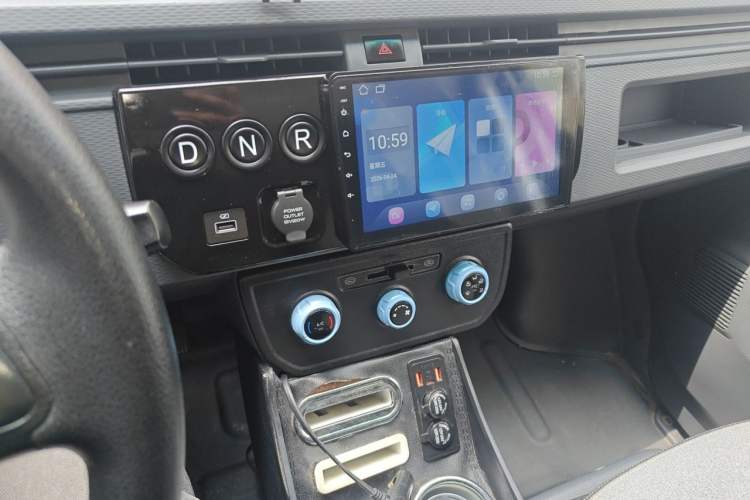 Used Farizon Xingxiang V 2022 Xingxiang V6E Long Wheelbase Guoxuan 41.93 kWh Audio And AC Panel