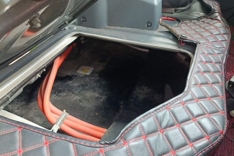 Used Farizon Xingxiang V  Engine Bay Left