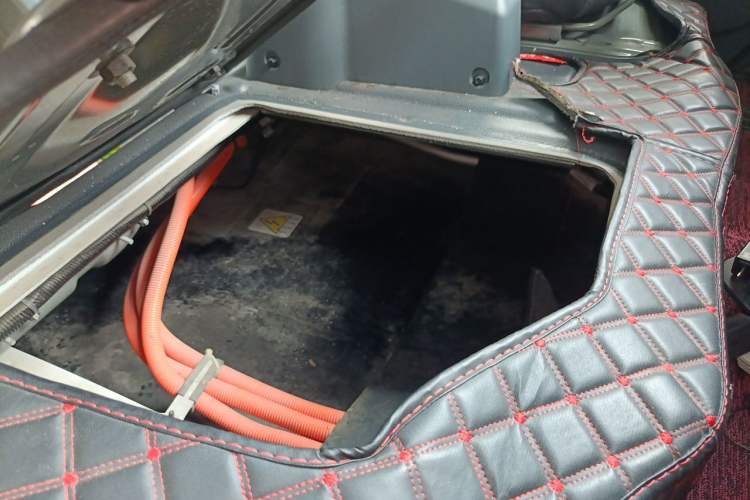Used Farizon Xingxiang V  Engine Bay Right