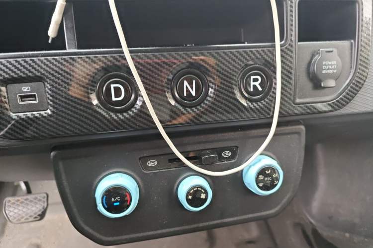 Used Farizon Xingxiang V 2022 Xingxiang V6E Long Wheelbase Guoxuan 41.93 kWh Gear Lever
