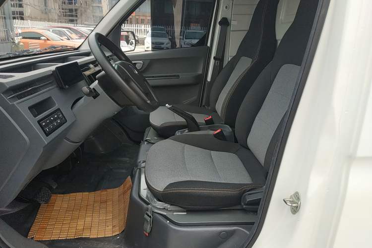Used Farizon Xingxiang V 2022 Star Enjoy V5E Value Edition Short Wheelbase Guoxuan 38.7 kWh Interior 1