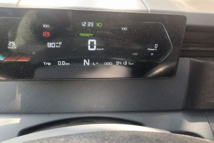 Used Farizon Xingxiang V 2022 Star Enjoy V6E Value Edition Long Wheelbase Smart Core with 46.08 kWh Odometer Close Up