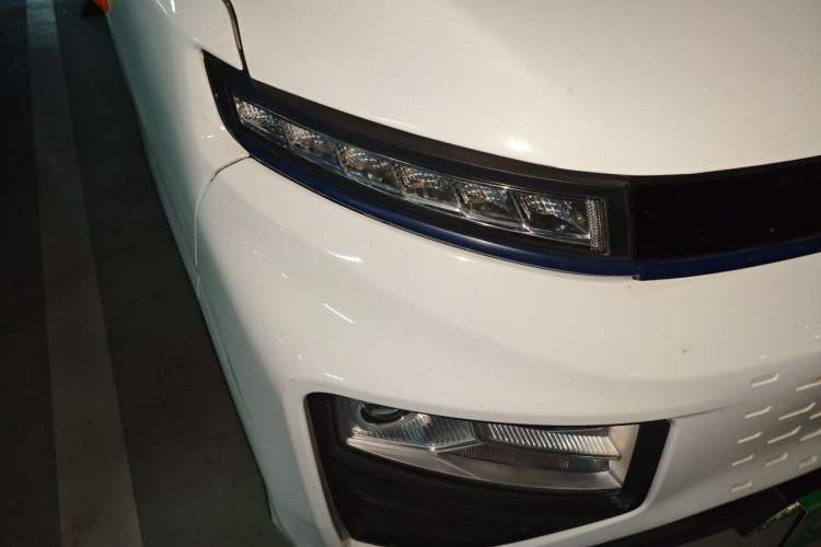 Used Farizon Xingxiang V 2022 Star Enjoy V6E Value Edition Long Wheelbase Ningde – 38.64 kWh Right Front Headlight