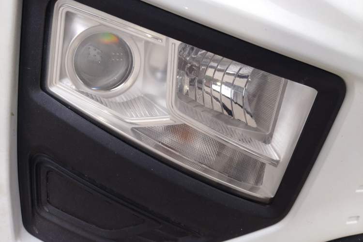 Used Farizon Xingxiang V 2022 Xingxiang V6E Long Wheelbase Guoxuan 41.93 kWh Right Front Headlight