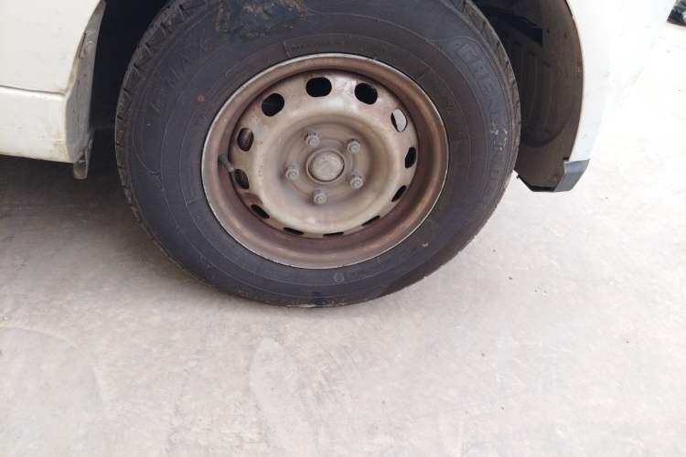 Used Farizon Xingxiang V 2022 Xingxiang V6E Long Wheelbase Guoxuan 41.93 kWh Right Front Wheel Hub