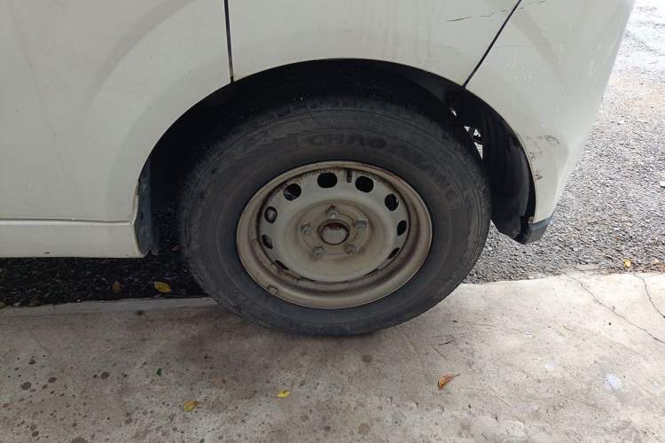 Used Farizon Xingxiang V  Right Front Wheel Hub