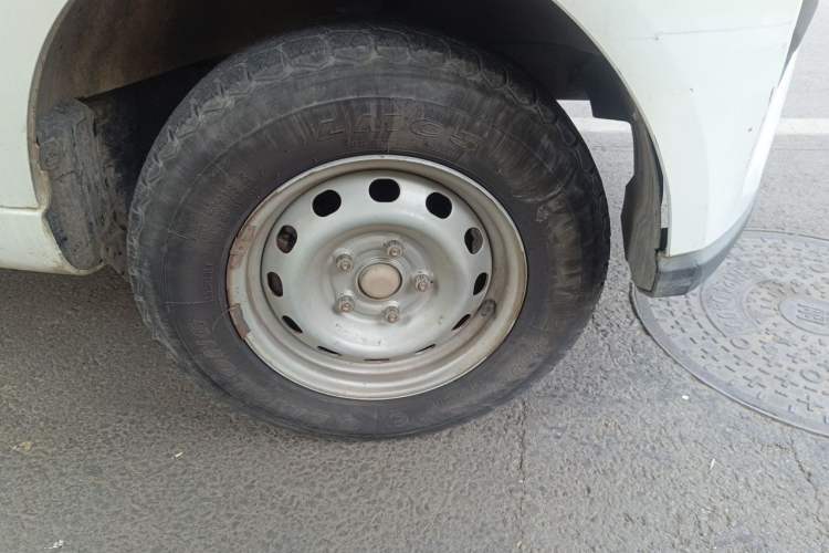 Used Farizon Xingxiang V 2022 Star Enjoy V5E Deluxe Edition Short Wheelbase Guoxuan 38.7 kWh Right Front Wheel Hub