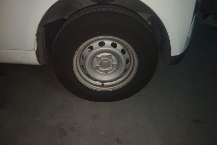 Used Farizon Xingxiang V 2022 Star Enjoy V6E Value Edition Long Wheelbase Ningde – 38.64 kWh Right Front Wheel Hub