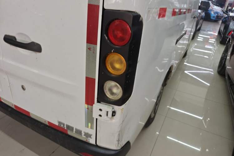 Used Farizon Xingxiang V 2022 Star Enjoy V6E Value Edition Long Wheelbase Ningde – 41.86 kWh Right Rear Taillight