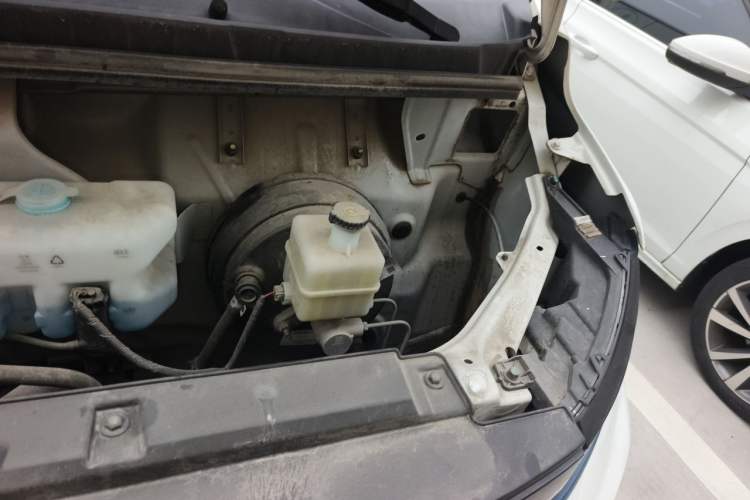 Used Farizon Xingxiang V  Engine Bay Left