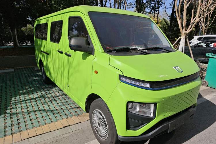 Used Farizon Xingxiang V 2023 V6E Ningde Times 38.64 kWh Deluxe Edition Front Right 45 Deg