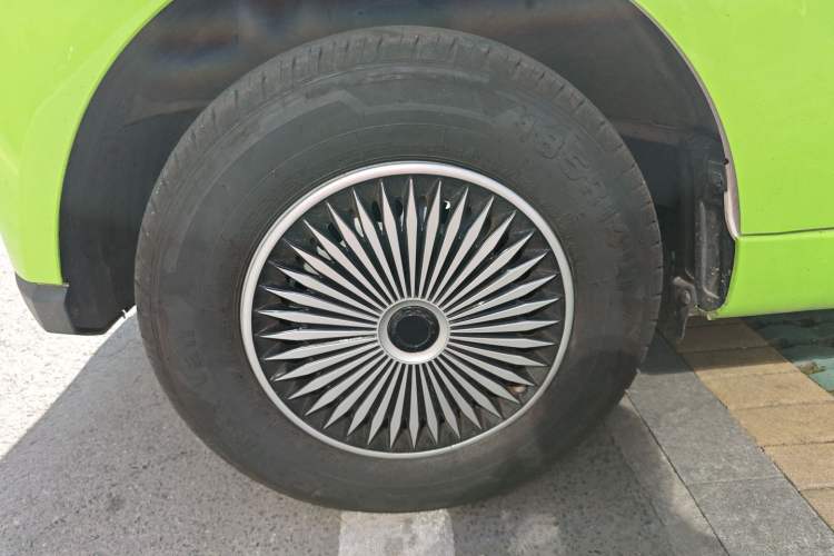 Used Farizon Xingxiang V 2023 V6E Ningde Times 38.64 kWh Deluxe Edition Left Front Wheel Hub