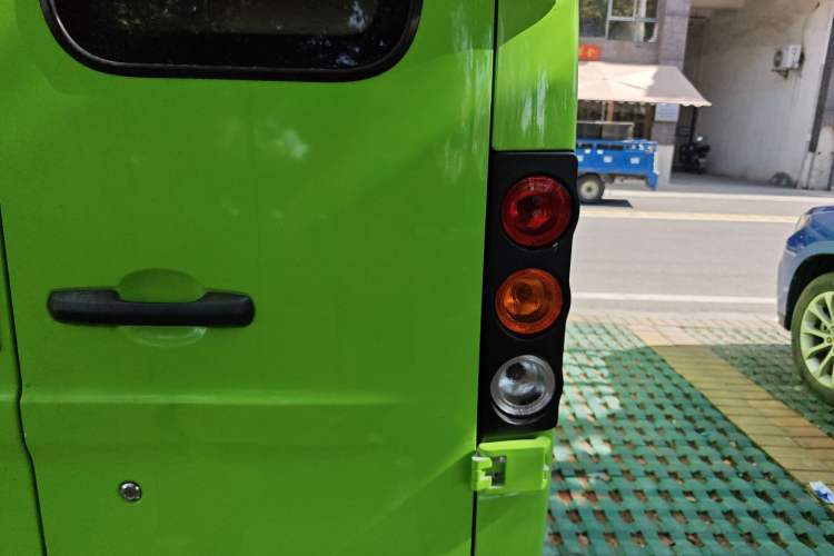Used Farizon Xingxiang V 2023 V6E Ningde Times 38.64 kWh Deluxe Edition Right Rear Taillight