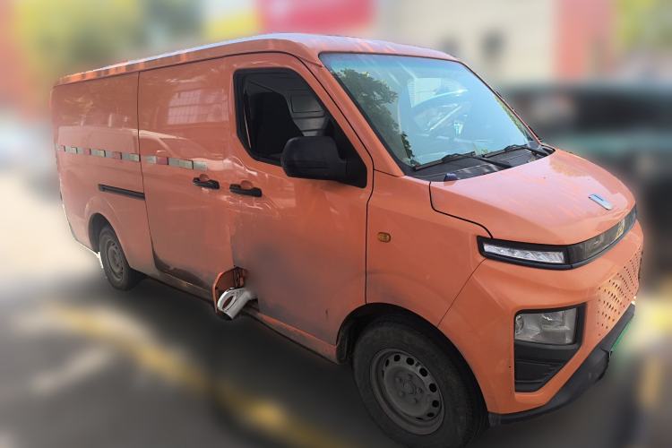 Used Farizon Xingxiang V 2023 V6E Guoxuan Hi-Tech 38.7 kWh Value Edition Front Right 45 Deg