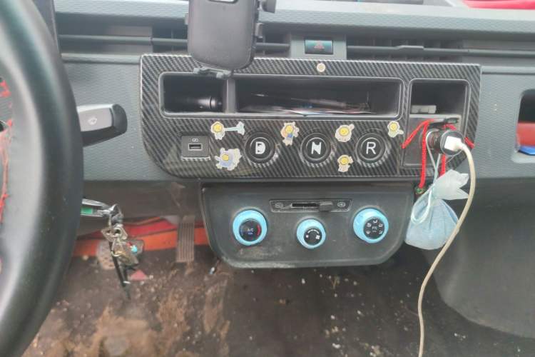 Used Farizon Xingxiang V 2023 V6E Guoxuan Hi-Tech 38.7 kWh Value Edition Audio And AC Panel