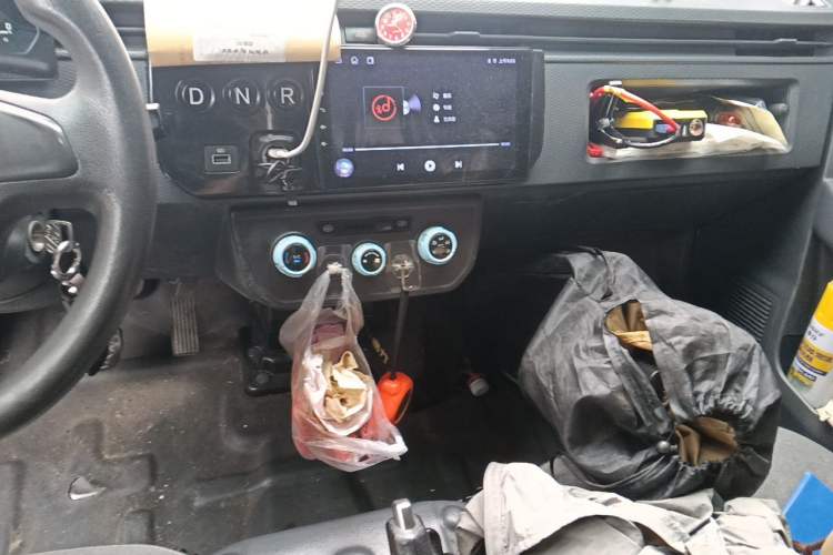 Used Farizon Xingxiang V 2023 V6E Guoxuan 41.93 kWh Feature Edition JHC6480BEV51 Audio And AC Panel
