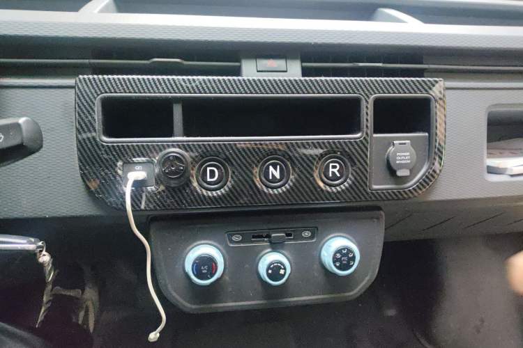 Used Farizon Xingxiang V 2023 V5E Guoxuan High-Tech 38.7 kWh Value Edition Audio And AC Panel