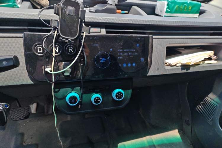 Used Farizon Xingxiang V 2023 V5E AVIC Lithium Battery 38.64kWh Value Edition Audio And AC Panel