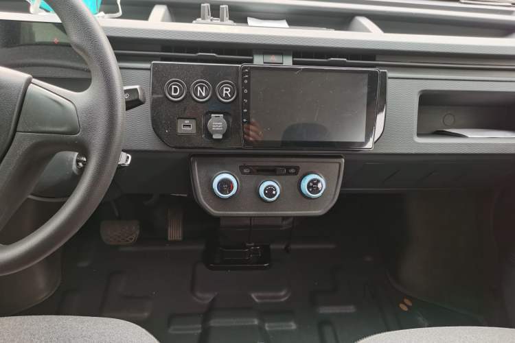 Used Farizon Xingxiang V 2023 V6E Guoxuan 41.93 kWh Feature Edition JHC6480BEV51 Audio And AC Panel
