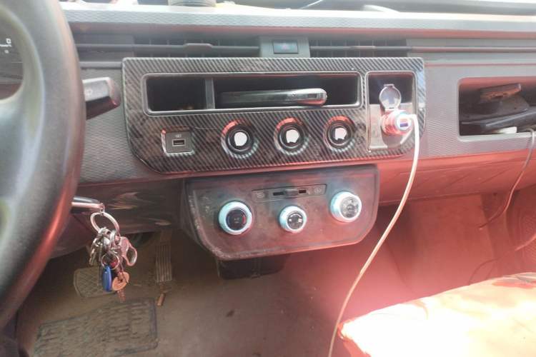 Used Farizon Xingxiang V 2023 V6E Zhonghang Lithium Battery 38.64kWh Value Edition Audio And AC Panel