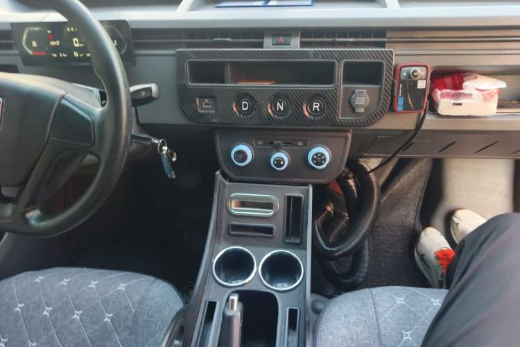 Used Farizon Xingxiang V 2023 V6E PLUS Guoxuan High-Tech 41.93 kWh Value Edition Audio And AC Panel