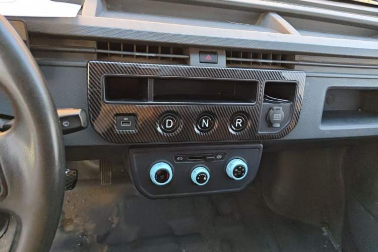 Used Farizon Xingxiang V 2023 V6E PLUS Evey Lithium Energy 41.86kWh Value Edition Audio And AC Panel