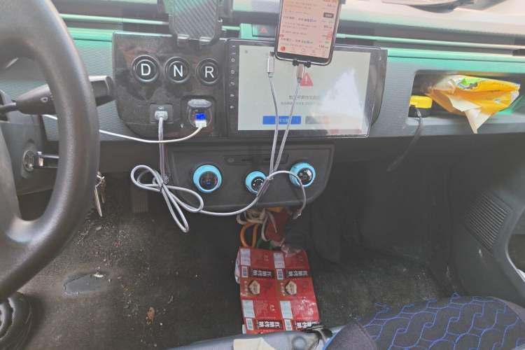 Used Farizon Xingxiang V 2023 V6E Guoxuan 41.93 kWh Feature Edition JHC6480BEV51 Audio And AC Panel