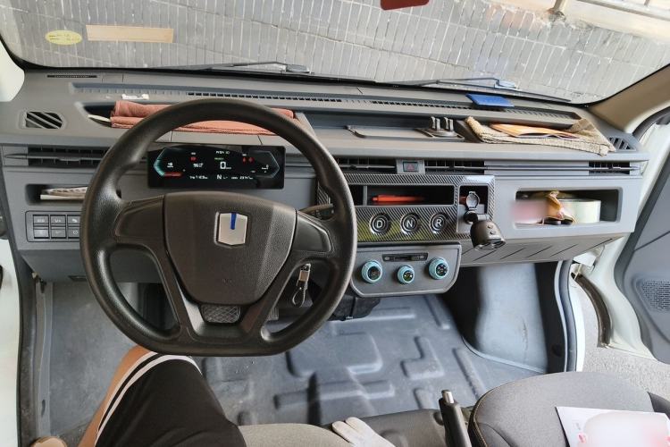 Used Farizon Xingxiang V 2023 V5E AVIC Lithium Battery 38.64kWh Deluxe Edition Center Console