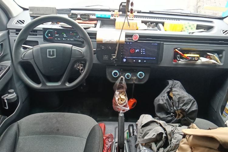 Used Farizon Xingxiang V 2023 V6E Guoxuan 41.93 kWh Feature Edition JHC6480BEV51 Center Console