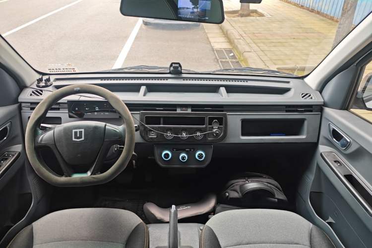 Used Farizon Xingxiang V 2023 V6E Guoxuan Hi-Tech 41.93 kWh Value Edition Center Console