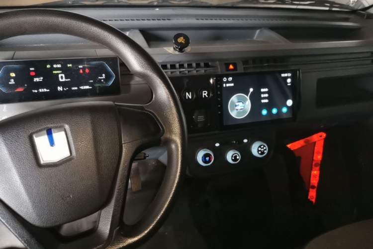 Used Farizon Xingxiang V 2023 V6E Zhonghang Lithium Battery 38.64kWh Value Edition Center Console