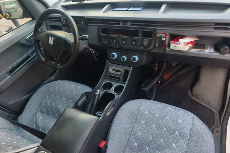 Used Farizon Xingxiang V 2023 V6E PLUS Guoxuan High-Tech 41.93 kWh Value Edition Center Console