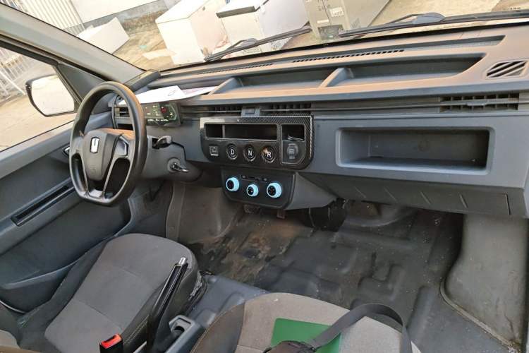 Used Farizon Xingxiang V 2023 V6E PLUS Evey Lithium Energy 41.86kWh Value Edition Center Console
