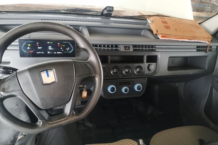 Used Farizon Xingxiang V 2023 V6E PLUS Ningde Era 41.86kWh 3rd-Generation Battery Pack – Value Edition Center Console