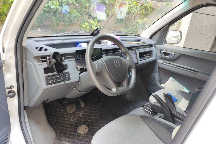 Used Farizon Xingxiang V 2023 V6E Guoxuan 41.93 kWh Feature Edition JHC6480BEV51 Center Console