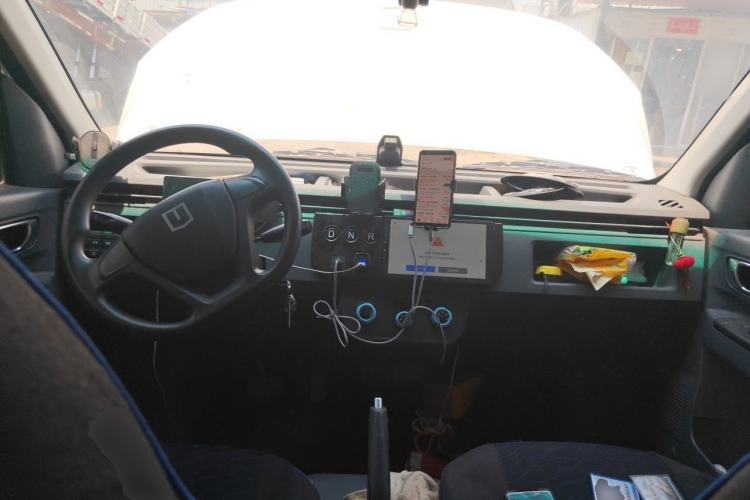 Used Farizon Xingxiang V 2023 V6E Guoxuan 41.93 kWh Feature Edition JHC6480BEV51 Center Console