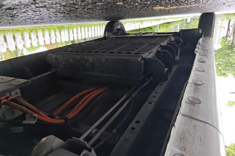 Used Farizon Xingxiang V 2023 V6E Zhonghang Lithium Battery 38.64kWh Value Edition Chassis Rear Left