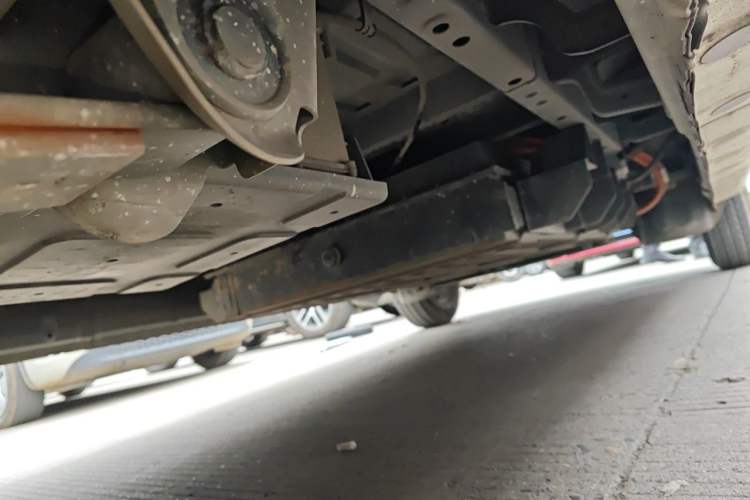 Used Farizon Xingxiang V 2023 V6E Zhonghang Lithium Battery 38.64kWh Value Edition Chassis Rear Right
