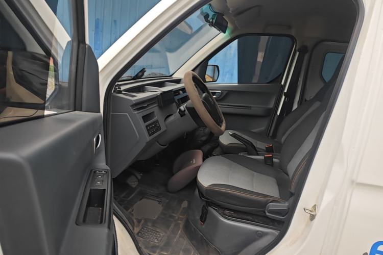 Used Farizon Xingxiang V 2023 V6E Guoxuan Hi-Tech 41.93 kWh Value Edition Driver Seat