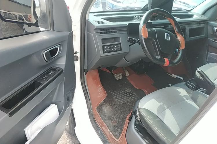 Used Farizon Xingxiang V 2023 V6E PLUS Ningde Era 41.86kWh 3rd-Generation Battery Pack – Premium Edition Driver Seat