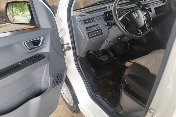Used Farizon Xingxiang V 2023 V6E PLUS Ningde Era 41.86kWh 3rd-Generation Battery Pack – Value Edition Driver Seat