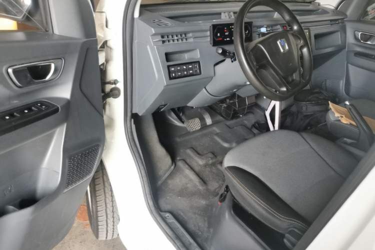 Used Farizon Xingxiang V 2023 V6E Zhonghang Lithium Battery 38.64kWh Value Edition Driver Seat
