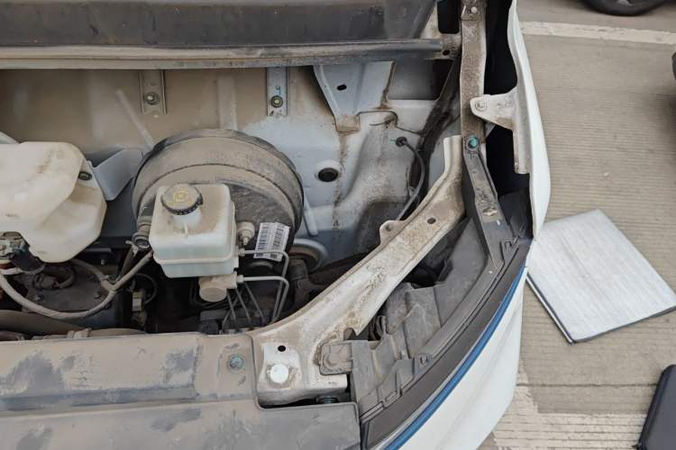 Used Farizon Xingxiang V 2023 V6E Zhonghang Lithium Battery 38.64kWh Value Edition Engine Bay Left