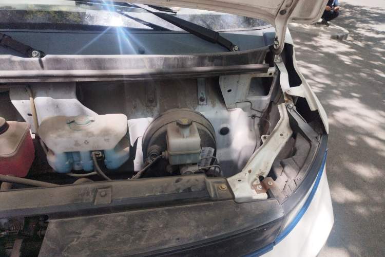 Used Farizon Xingxiang V 2023 V6E Zhonghang Lithium Battery 38.64kWh Value Edition Engine Bay Left