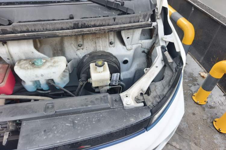 Used Farizon Xingxiang V 2023 V6E PLUS Guoxuan High-Tech 41.93 kWh Value Edition Engine Bay Left