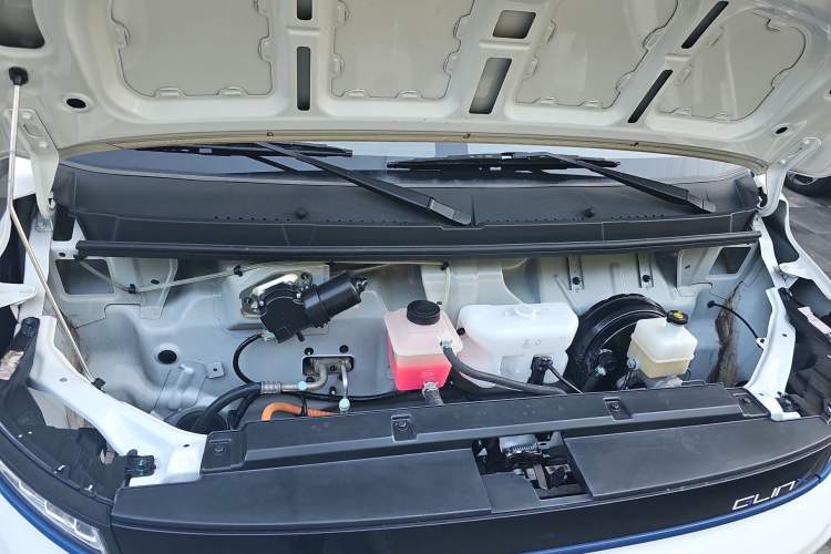 Used Farizon Xingxiang V 2023 V6E Ningde Times 41.86kWh Value Edition Engine Bay