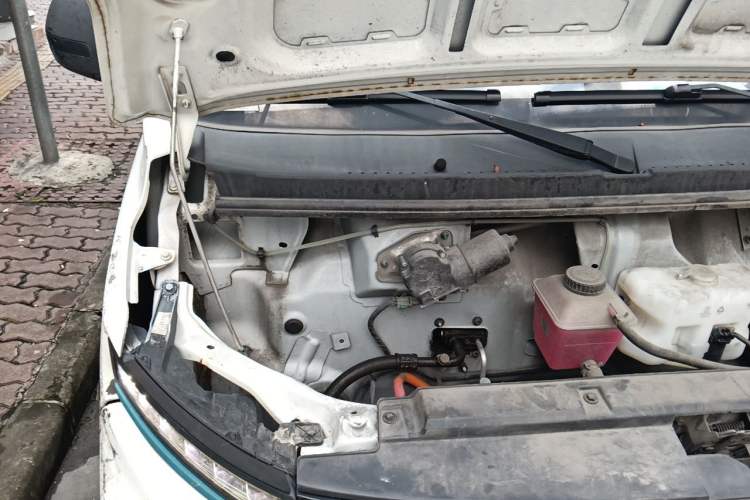 Used Farizon Xingxiang V 2023 V6E Guoxuan 41.93 kWh Feature Edition JHC6480BEV51 Engine Bay Right